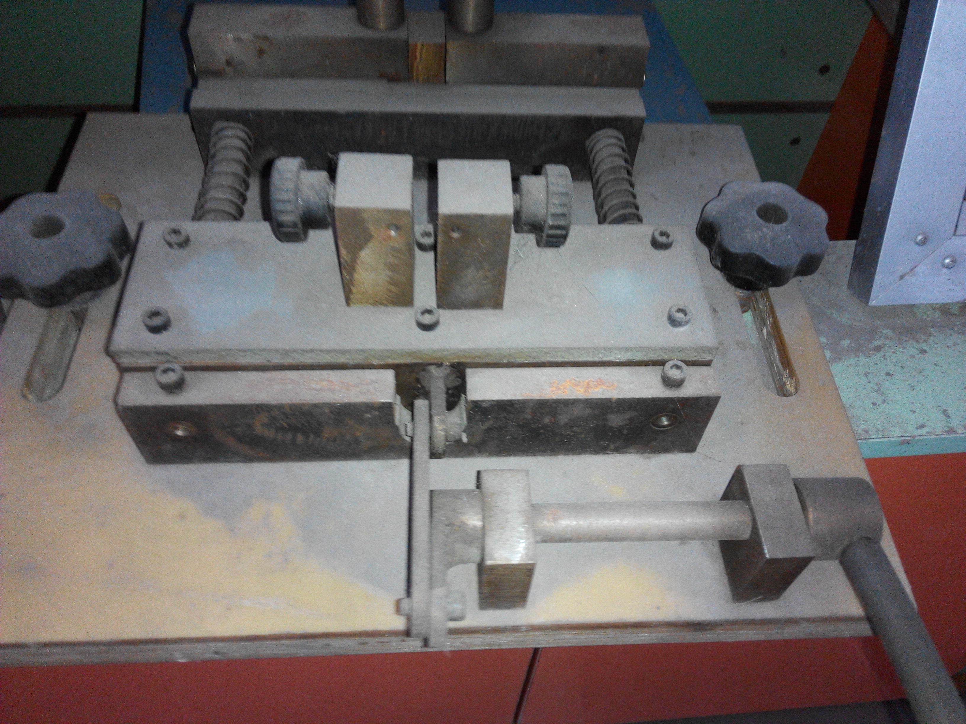 CRT cutter with ni-chrome heater
