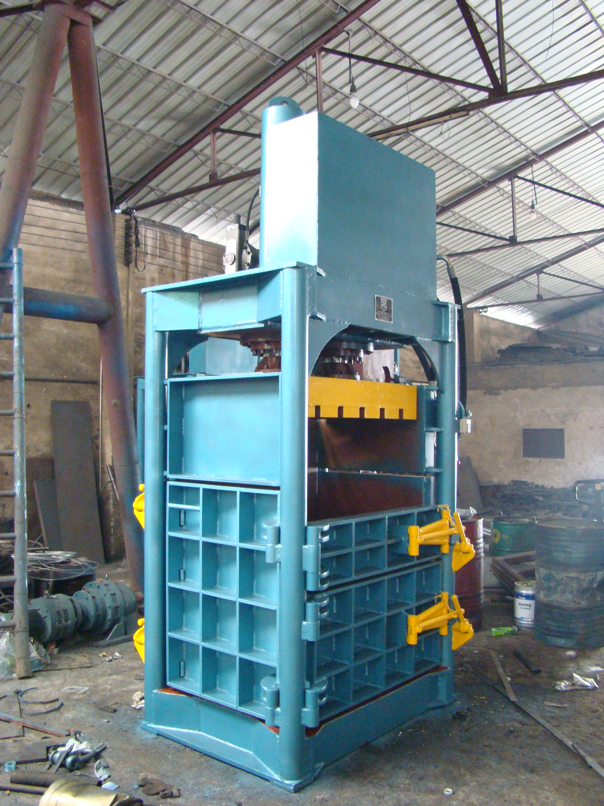 Hydraulic baler