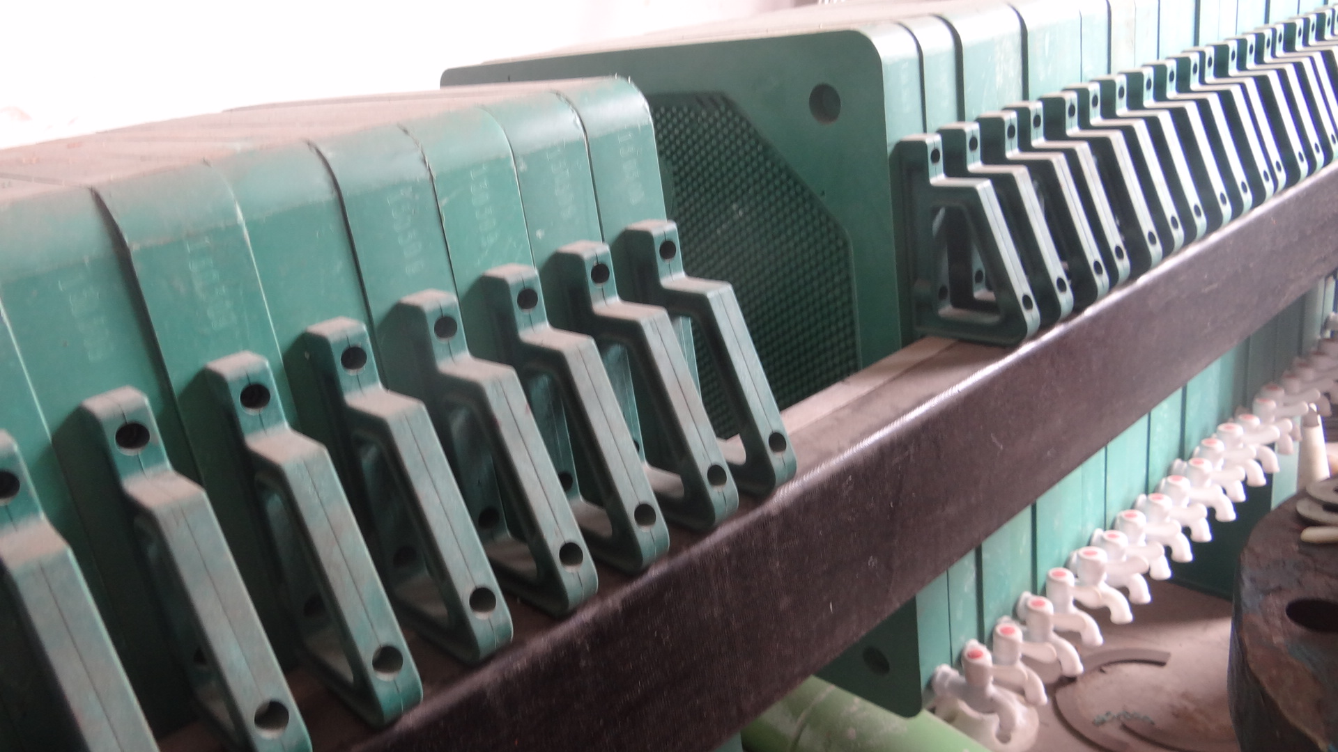 Filter press to collect the paste of ULAB