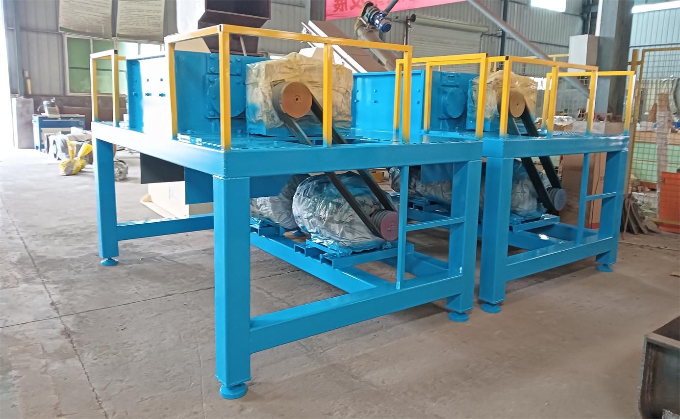 Dual Single-shaft-Shredder DSS-3000 with 3000kg/hour capacity